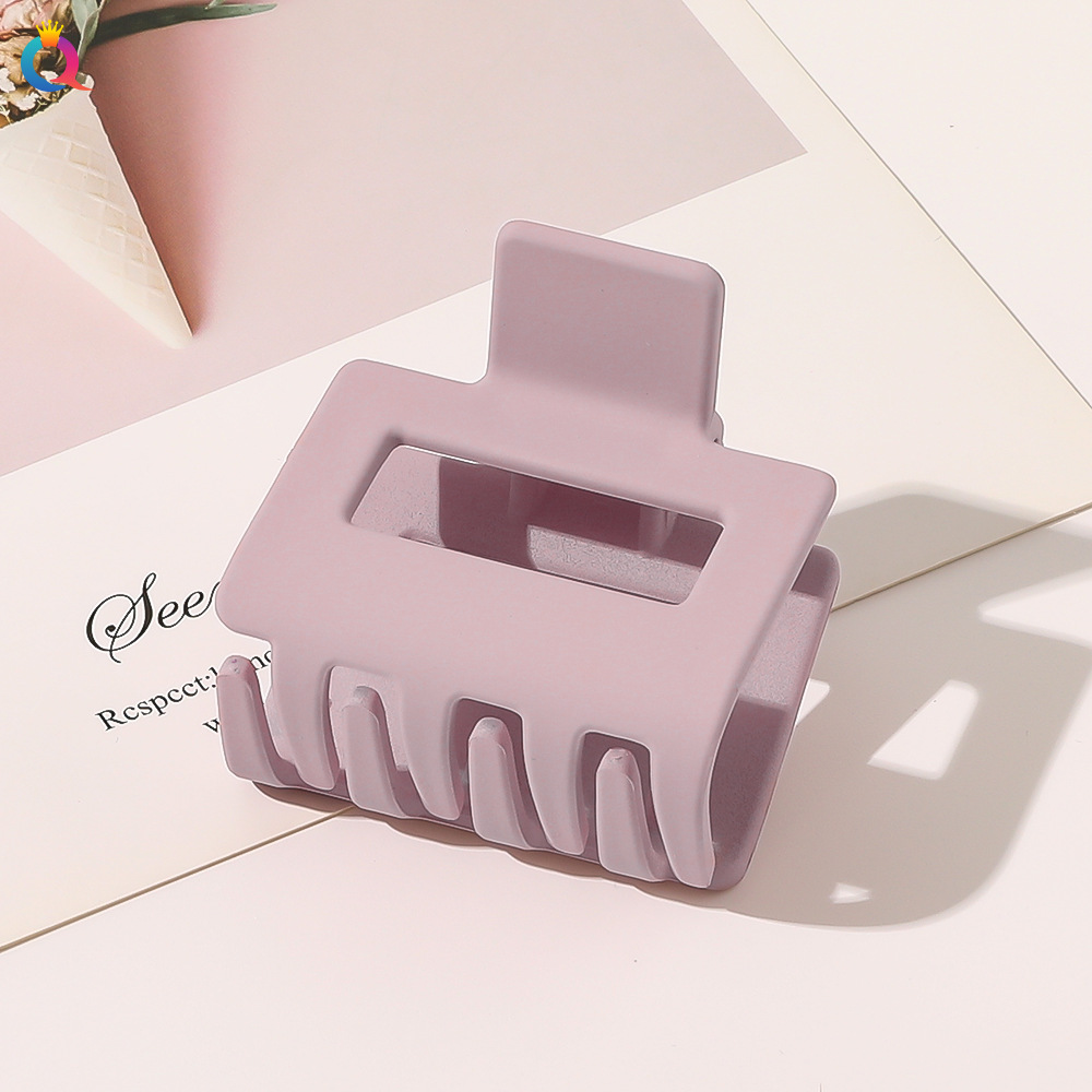 Pinza cuadrada rosa mate de 5 cm