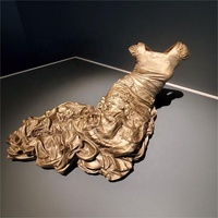Sculpture artisanale en bronze d'une belle robe de femme Artisanat mental Bronze Jolie sculpture de robe de dame