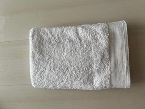 Serviette de bain en coton éponge blanc doux et absorbant, haute qualité, pour hôtels et spas, fournisseur exportateur, vente en gros personnalisée - Product Image 1