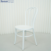 Chaise Thonet empilable à dossier en bois courbé blanc pour les cérémonies de mariage en plein air Hôtels Salles de bain Appartements Hôpitaux Bureaux