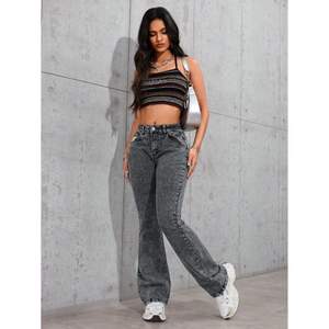 กางเกงยีนส์ทรงขากระดิ่งสีเทาสำหรับผู้หญิง ดีไซน์ทันสมัย เอวสูง ยืดหยุ่น สวมใส่สบาย ทนทาน ชุบเคลือบอย่างดี เป็นมิตรกับสิ่งแวดล้อม เหมาะสำหรับทุกฤดูกาล - Product Image 1