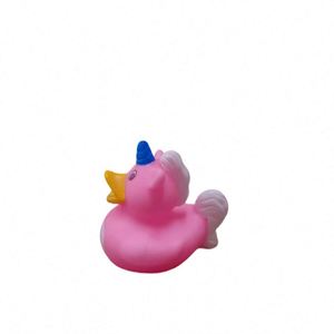 Nouvelles mini décorations de fête en plastique en forme de canard licorne arc-en-ciel, cadeau d'anniversaire, jouet pour le bain, le jeu dans l'eau et le sable, 2 pouces - Product Image 2