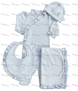 Monogramm 100% Baumwolle Heimkehr-Outfit Neugeborenen Strampler-Set mit Füßlingen, personalisiertes Rüschen-Baby-Mädchen-Kleidungsset, Schlafanzug mit Mütze, Lätzchen und Decke - Product Image 5
