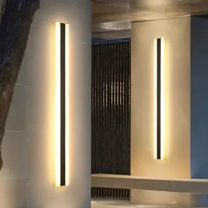 Lampu dinding hitam Nordic, tempat lilin Panjang garis eksterior rumah dinding linier taman Ip65 Led tahan air Modern luar ruangan