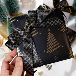 Rollo de papel de regalo navideño de oro de 24 quilates-Papel DE ARTE Premium de 80g/m2, 43x300cm | Embalaje de regalo estampado con papel de aluminio a granel - Product Image 2