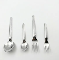 Ensemble de cuillères de table en acier inoxydable de style vintage, à pointes variées et embossées, résistantes à la rouille, avec manches décorés assortis, vente en gros