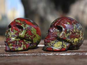 หัวกะโหลกหินธรรมชาติคุณภาพสูงหลากหลายวัสดุจากคริสตัลโฮลา ขายส่ง สำหรับตกแต่งบ้าน สำนักงาน ธุรกิจ ตามเทรนด์แฟชั่น - Product Image 3