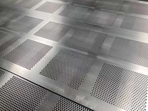 厚さ1.2mm、メッシュ1.2mmの<span class=keywords><strong>304</strong></span>ステンレス鋼線穿孔フィルターメッシュ - Product Image 3