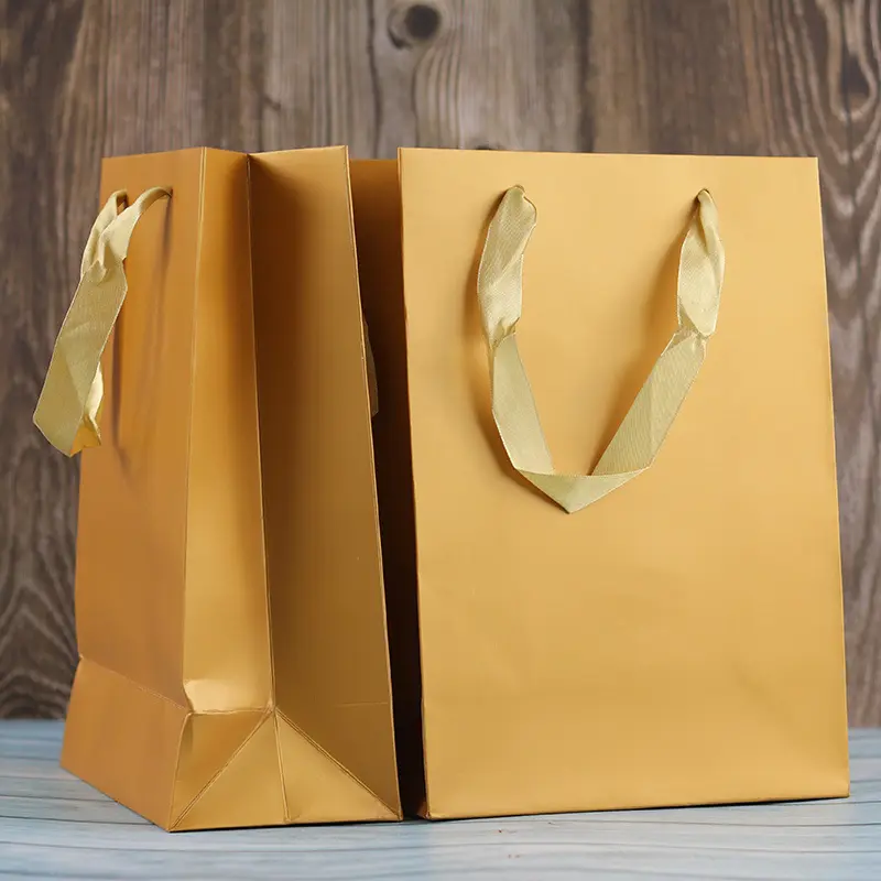 Benutzer definierte Bastel papiertüte mit Logo für Kleidung Luxus papier Einkaufstasche einzigartige Kunst papiertüten mit Band griff