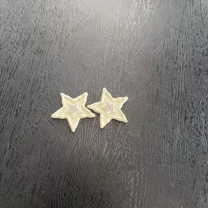 Breloques en métal de créateur avec logo, incrustées, polyvalentes pour la décoration de vêtements, accessoires capillaires, pinces à cheveux, serre-têtes et coques de téléphone - Product Image 3