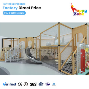 Équipement de terrain de jeu intérieur durable sur le thème de la nature, en bois et acier, avec filet d'escalade pour enfants et jeux de balles interactifs - Product Image 1