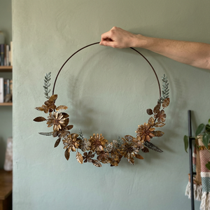 Corona Floral Rústica de Metal Hecha a Mano, Flores Decorativas Redondas, Sin Iluminación, Paquete Individual - Product Image 4