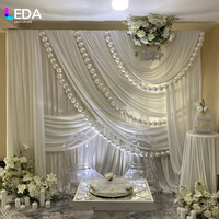 Toile de fond blanche personnalisée LEDA en soie de lait et polyester avec perles et boules de mousse, rideaux de fond pour décoration de mariage