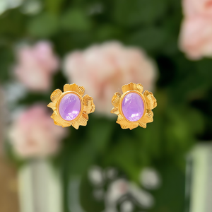 Boucles d'oreilles tendance en acier inoxydable 316L plaqué or PVD, design floral ovale avec pierre violette - Product Image 3