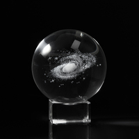 Vente en gros, k9 globe en verre de cristal clair, logo 3d personnalisé, boule de cristal gravée au laser pour cadeau souvenir