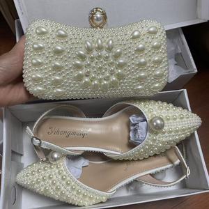 Set di Scarpe e Borse <span class=keywords><strong>da</strong></span> <span class=keywords><strong>Sera</strong></span> di Lusso con Perle, <span class=keywords><strong>Pochette</strong></span> con Cristalli, Scarpe Italiane e Borse Abbinate per Donne - Product Image 1