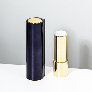 Sang Trọng Tùy Chỉnh Vòng Màu Đen Vàng Rỗng Trường Hợp Son Môi Nhựa Son Môi Ống Với Gương Và Hình Dạng Nút - Product Image 3