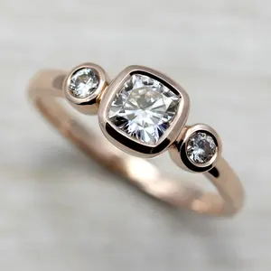 2020 classic bezel setting rose gold plated cushion center three stone 925 sterling silver moissanite engagement vermeil ring
