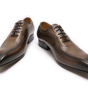 Chaussures Richelieu de luxe pour hommes en cuir véritable, plates, noires et marron, à bout pointu, à lacets, pour le bureau, les affaires et les mariages - Product Image 3