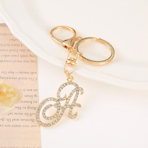 Porte-clés en alliage de zinc tendance, style européen, 26 lettres anglaises, strass, pendentif pour sac, breloques - Product Image 5