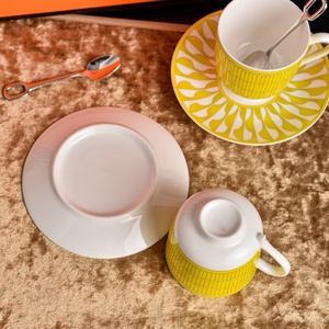 ชุดจานอาหารค่ำหรูหราพร้อมแก้วกาแฟ ของขวัญขึ้นบ้านใหม่ ของขวัญแต่งงานสำหรับเพื่อนสนิท - Product Image 3