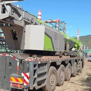 Zoomlion's 200-Ton Crane for Tight Spaces 100 Ton Rated <b>Loading</b> Core Components Engine Pump Gearbox Motor for Heavy Lifting - Product Image 6