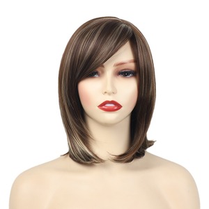 Peluca Lin Yi Bob de pelo corto y liso K8821, flequillo lateral de color piano para mujer, fibra sintética para dar forma al rostro - Product Image 5