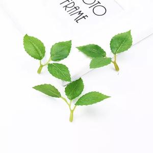 <span class=keywords><strong>Gâteau</strong></span> aux fruits fait à la main romantique feuille de rose artificielle 3 fourchettes avec décoration de guirlande caractéristique réaliste pour la fête des mères - Product Image 1