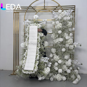 Guirlande florale LEDA de roses blanches et de gypsophiles artificiels – Décoration populaire pour mariages et anniversaires - Product Image 1