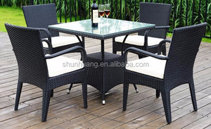 <span class=keywords><strong>Table</strong></span> à manger en rotin PE noir, <span class=keywords><strong>table</strong></span> d'extérieur en <span class=keywords><strong>osier</strong></span> avec coussin en vente - Product Image 6