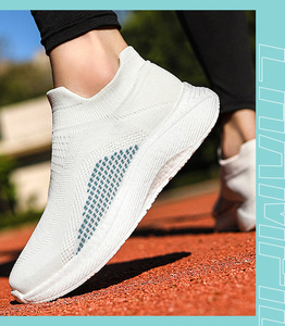 Chaussures de course et de loisirs en maille couleur unie 2026 – Nouvelles chaussures de course légères et tendance pour hommes - Product Image 4