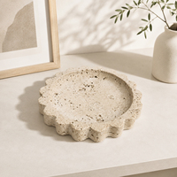 Assiettes de service en marbre à texture de pierre naturelle Jossin, plateau décoratif pour une présentation élégante sur la table pour les dîners et les événements