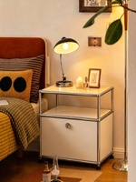 Table de chevet en pierre de style Bauhaus moderne du milieu du siècle, armoire étroite, unité de rangement modulaire, mobilier de chambre à coucher