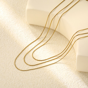 สร้อยคอโซ่กระดูกงูสามชั้นโลหะผสมสังกะสีสไตล์มินิมอลเครื่องประดับสตรีของขวัญสร้อยคอแฟชั่น - Product Image 3