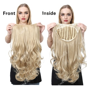 SARLA Extensioni per <span class=keywords><strong>capelli</strong></span> ricci a U (U-Part) da 26 pollici in fibra sintetica bionda naturale 3/4 con clip, effetto ombré, per donne bianche - Product Image 2