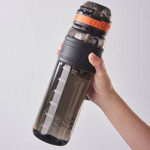 Taza deportiva de plástico de gran capacidad resistente a altas temperaturas verano alto nivel de apariencia <span class=keywords><strong>parejas</strong></span> montando taza de agua con regalo de mano - Product Image 6