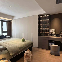 Combinaison de rangement suspendue contemporaine en bois pour chambre (Armoire + Coiffeuse + Vitrine) – Optimisation de l'espace pour la maison et la salle de sport