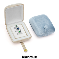 Boîtes à bijoux en velours de haute qualité, vente en gros, logo personnalisé, étui de rangement pour bagues, étui portable pour bagues de mariage et de fiançailles, emballage cadeau