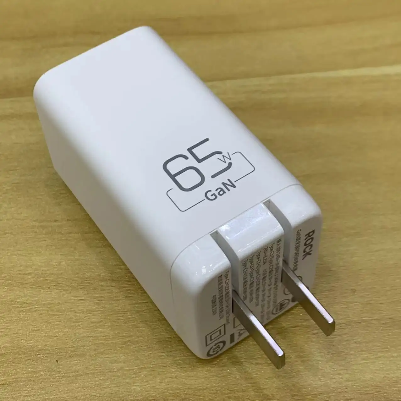 Adaptateur de chargeur mural rapide GaN Foldable Plug Travel 3 Ports 65w USB C