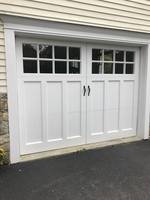 Portes de garage modernes en mousse d'acier isolées avec fenêtres supérieures R17 Économe en énergie et conceptions personnalisées pour les surfaces finies de villas