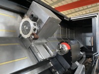 Tour CNC à double broche robuste DONGS avec commande FANUC, 4 axes, lit incliné, centre de tournage horizontal et tourelle motorisée