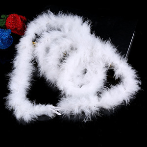 Décorations de Noël 2026 pour usine : Bouquets de dessins animés, fournitures artisanales, petites plumes, pompons et accessoires pour mariages - Product Image 1