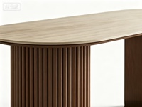 Table à manger ovale en pierre frittée travertin avec base en panneau MDF rainuré et placage noyer, design moderne et luxueux pour appartement et hôtel