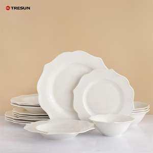 Porcelana fina New Bone China Irregular Blanco Porcelana personalizada Platos de comida de cerámica Platos para restaurante en casa - Product Image 1