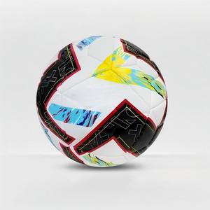 Ballon de football en PVC de haute qualité, cousu à la machine, logo personnalisé, économique, pour entraînement en extérieur - Product Image 4