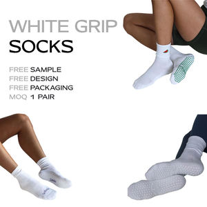 Chaussettes de yoga antidérapantes en coton avec logo brodé personnalisé, chaussettes de pilates antidérapantes pour femmes, beige et blanc café, personnalisables - Product Image 1