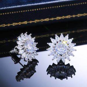 Orecchini a perno grandi con zirconi a pavé a forma di girasole, alla moda, per tutti i giorni, per feste, gioielli da donna, idea regalo - Product Image 4