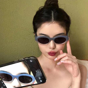 Gafas de Sol Qianai Cat Eye H5-2202, Montura Azul, Protección UV400, Unisex, Estilo Urbano Moderno, Diseño Irregular - Product Image 3