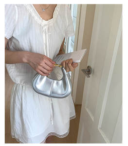 <span class=keywords><strong>2026</strong></span> Yeni Moda Kadın PU Deri Çantalar Hilal Şeklinde Tek Omuz Çantaları Kilitli - Product Image 6