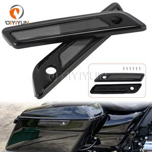 ฝาครอบบานพับกระเป๋าข้างมอเตอร์ไซค์สำหรับ Harley Touring <span class=keywords><strong>Road</strong></span> <span class=keywords><strong>King</strong></span> Street Glide Electra Glide FLHT FLHR 2014-2022 2019 <span class=keywords><strong>2018</strong></span> - Product Image 1